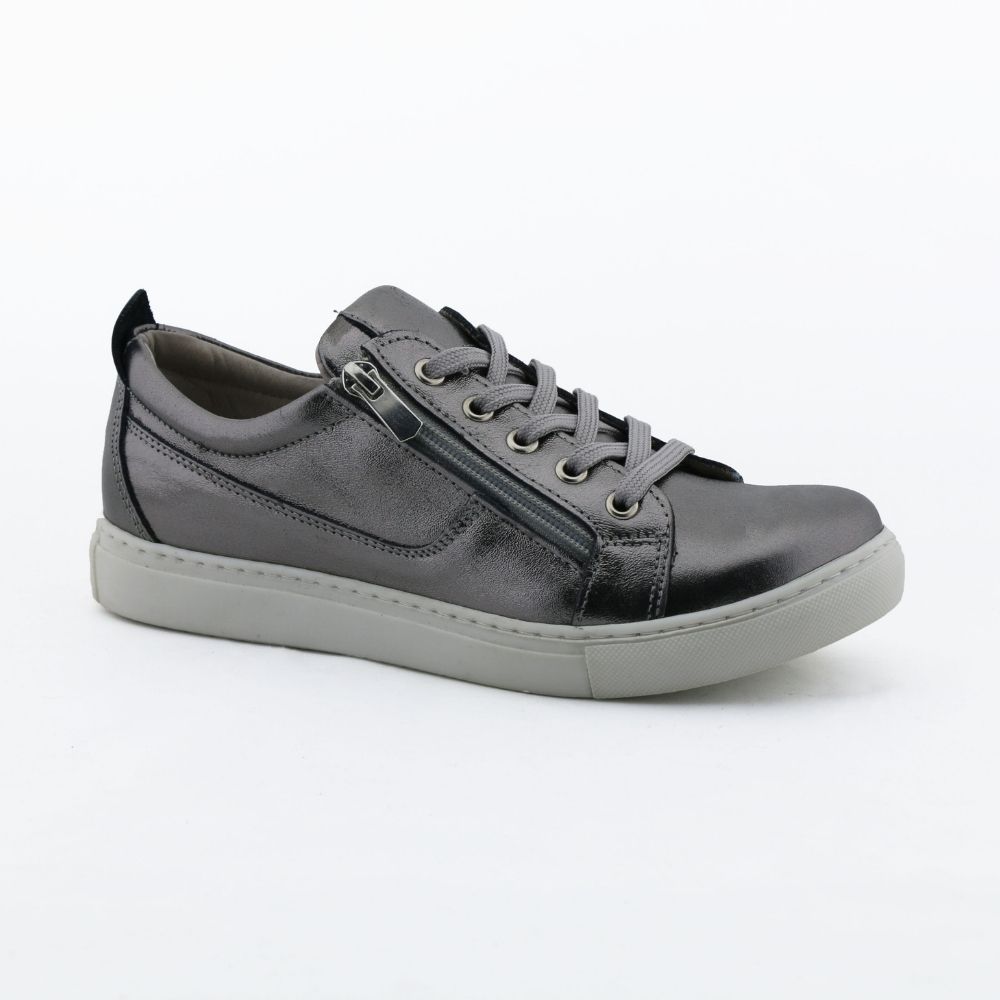 BLACK SNEAKERS